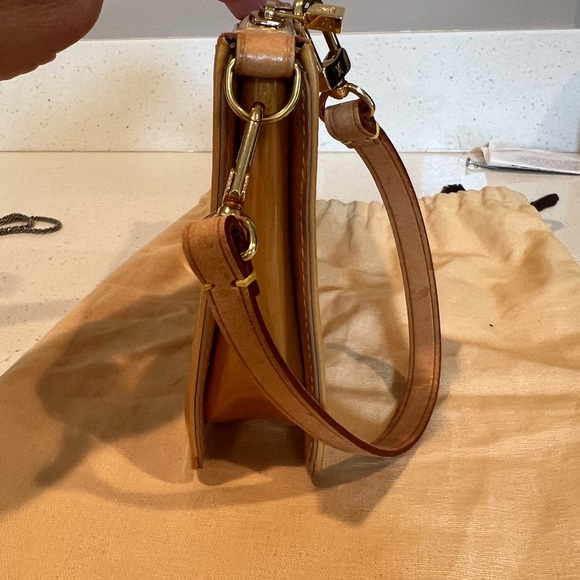 Louis Vuitton Monogram Vernis Lexington Pouchette - Picture 11 of 16